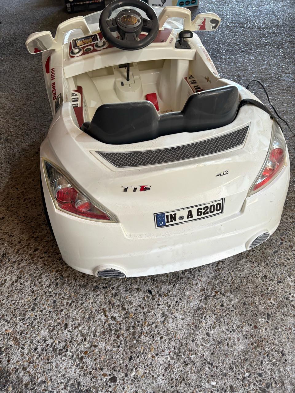 Leuke electrische peuterauto