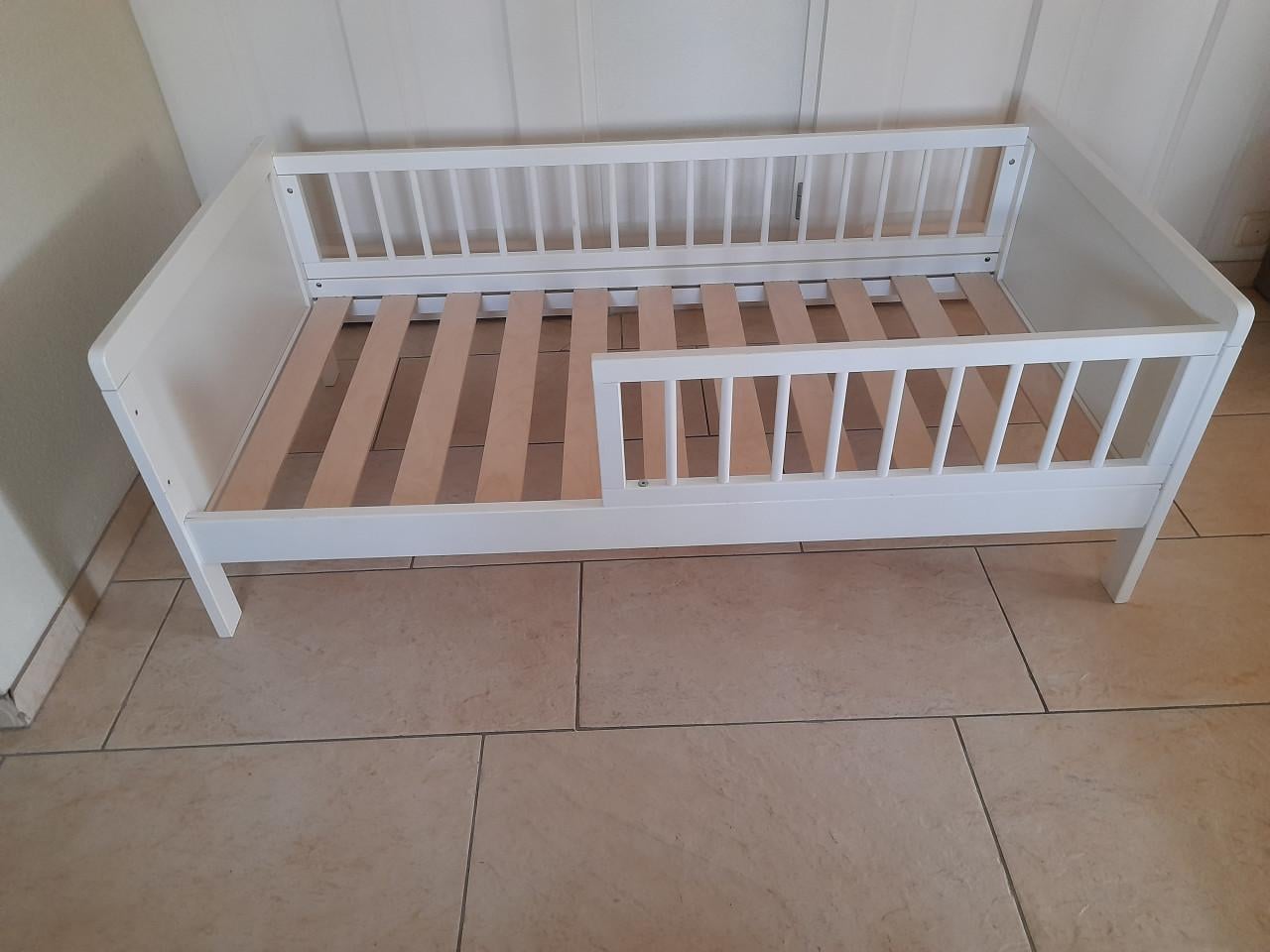 Peuter bed (in goede staat ) 140 x 70