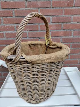 Orginele gevlochten fruitpluk mand. met jute bekleed incl haak