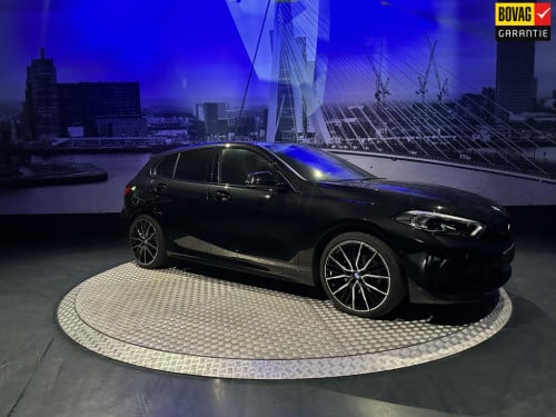 BMW 1 Serie 118i high executive *m-pack*pano*harmannkardon*m-technic stoele