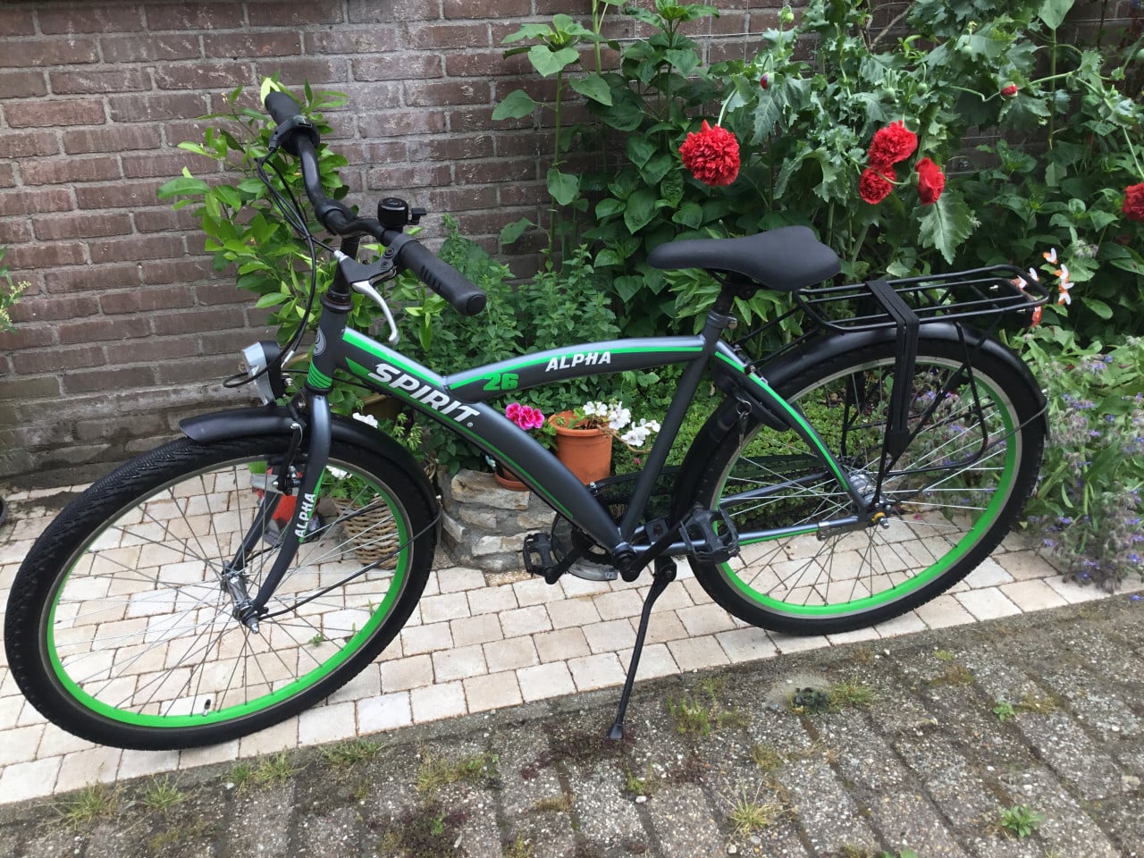 Jongensfiets met 3 versnellingen, handrem, achteruit trap rem,verlichting.