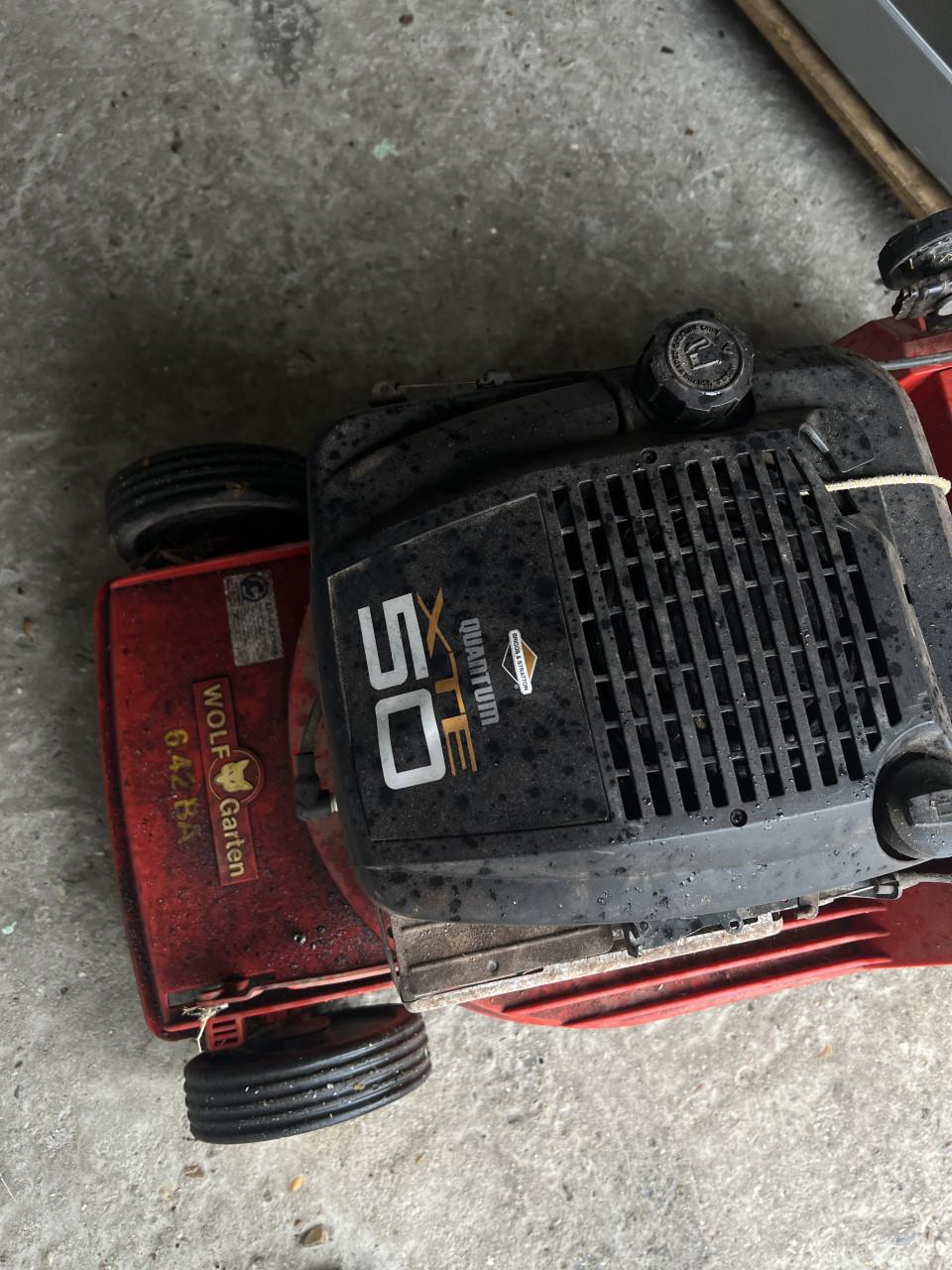 Krachtige Benzine Grasmaaier moet nagekeken worden