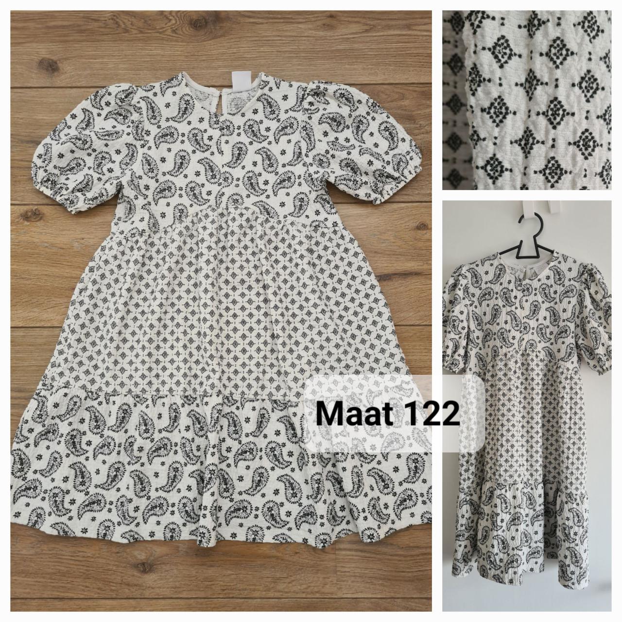 Ecru, wit met zwarte wijde jurk van Zara Maat 122