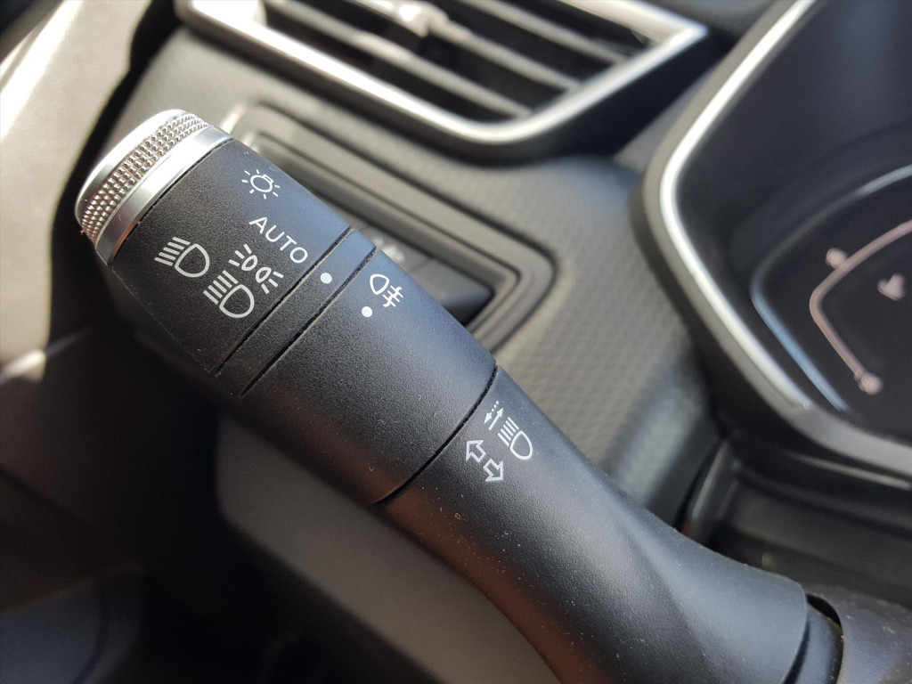 Renault Clio 1.0 tce 90pk intens navigatie | trekhaak | cruise & climate co