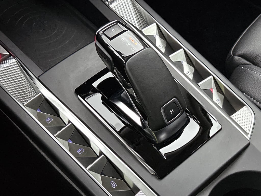 Ds Ds 3 crossback 130 pk automaat grand chic | rijklaar | leer |