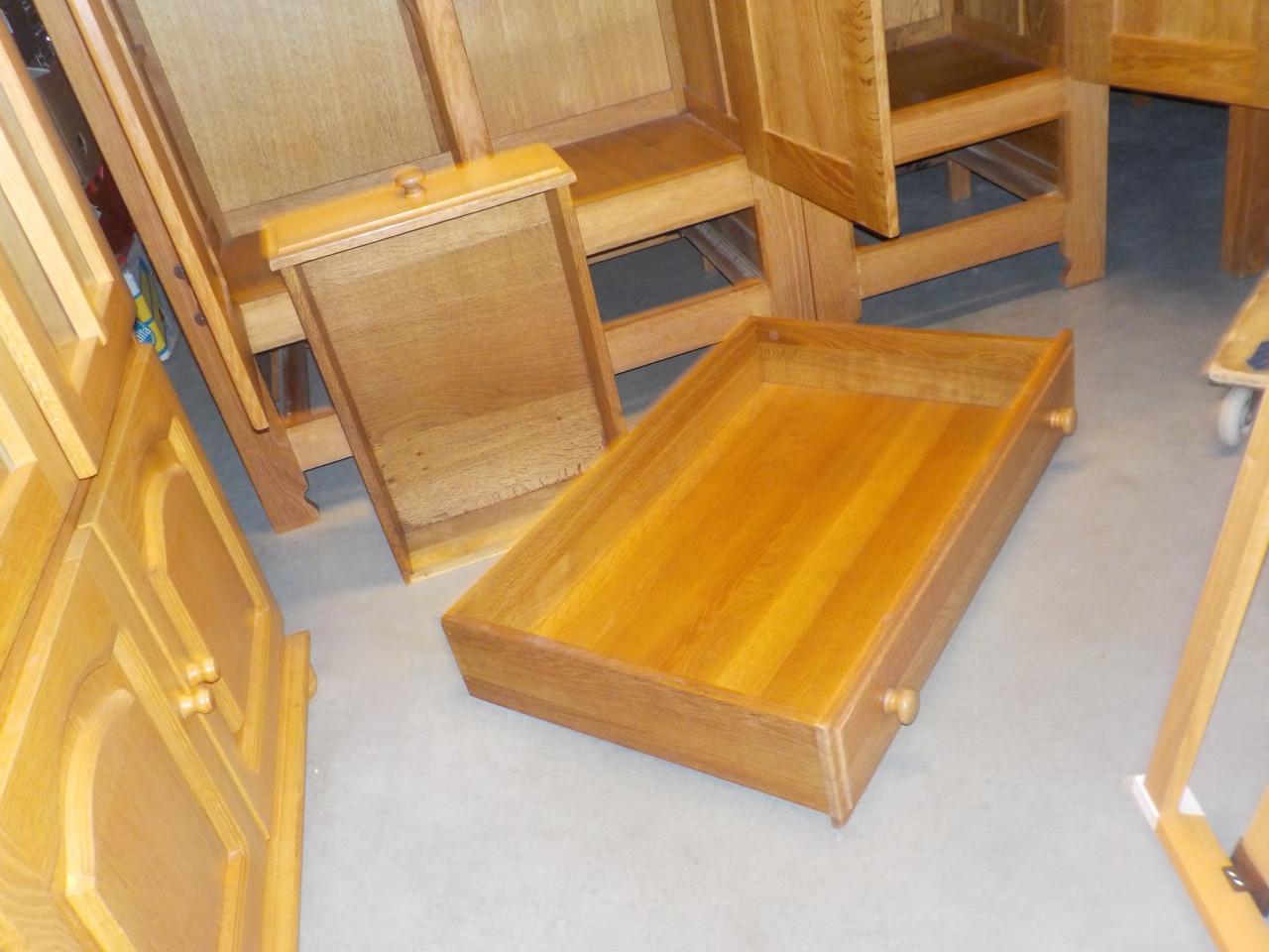 Geheel massief eiken kleerkast In nieuw staat van Oisterwijk meubelen