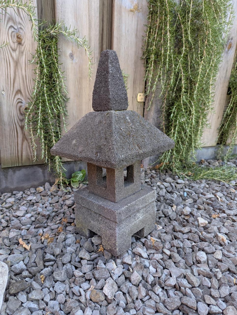 Boeddha kop, 2x pagode en boeddha op sokkel