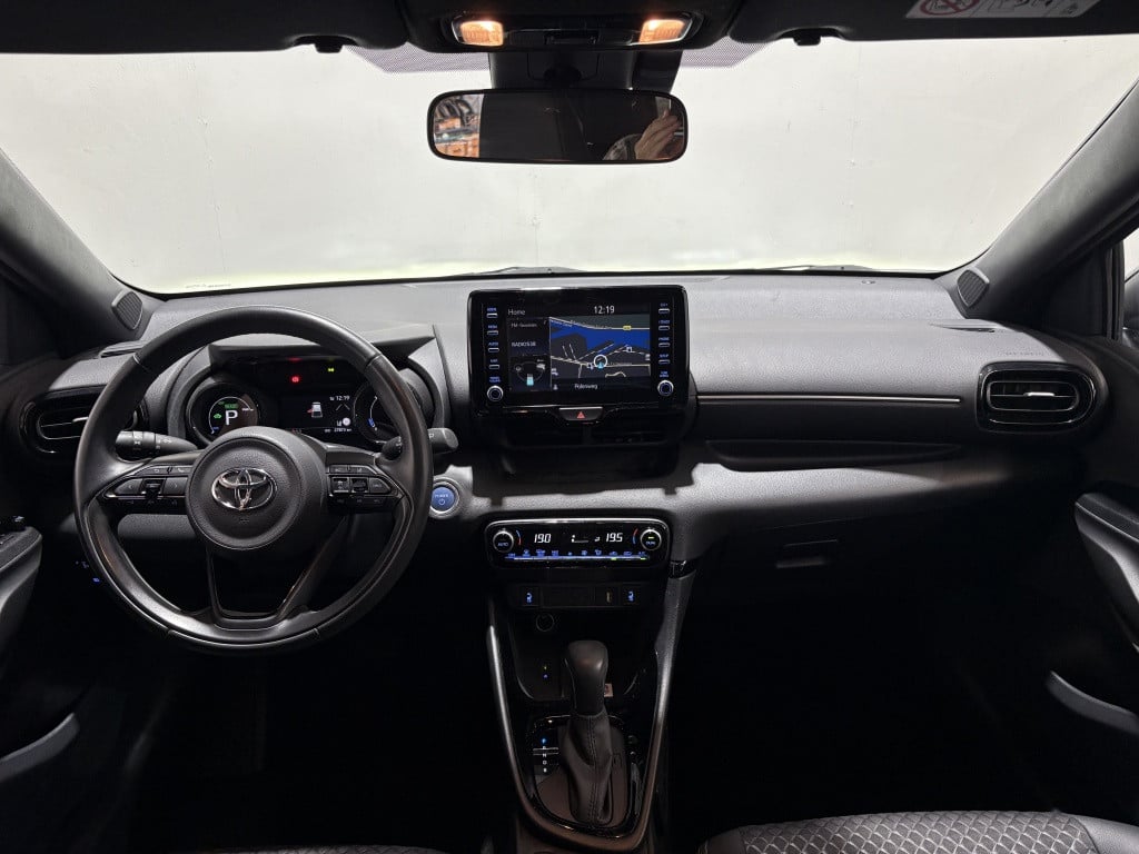 Toyota Yaris 1.5 hyb. executive | navi | bsm | stoelverw. |