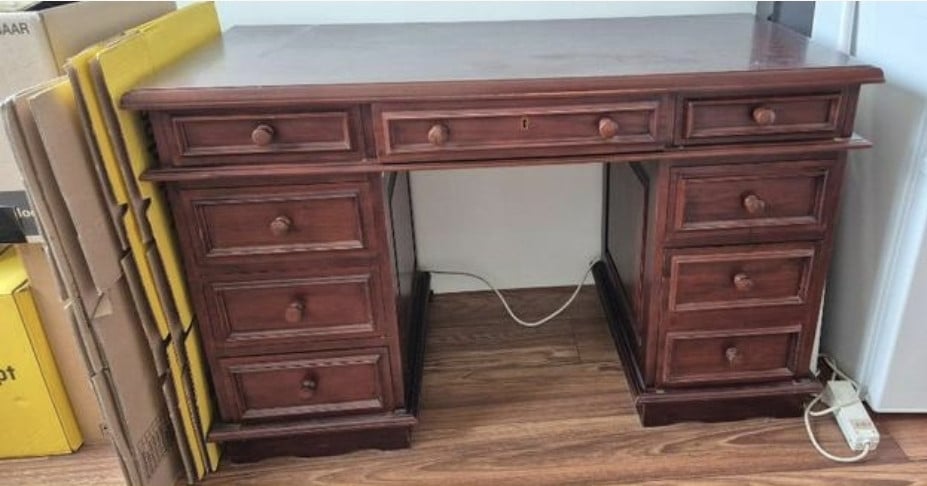 Antiek houten bureau