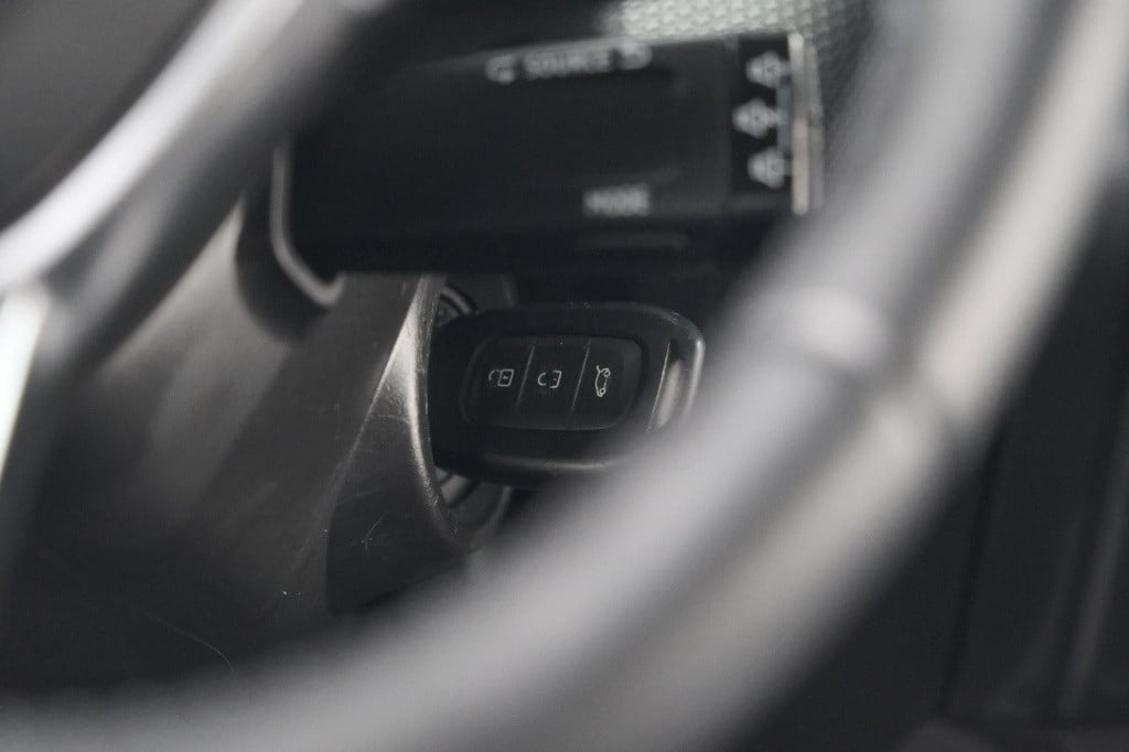 Renault Clio tce 90 zen | parkeersensoren | navigatie | apple carplay