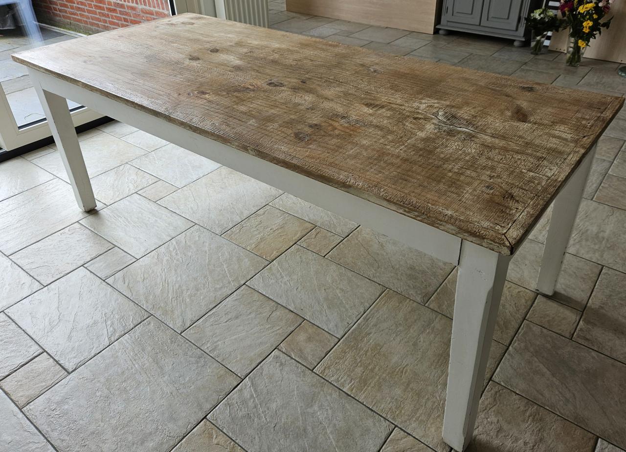 Eettafel met 6 eetstoelen