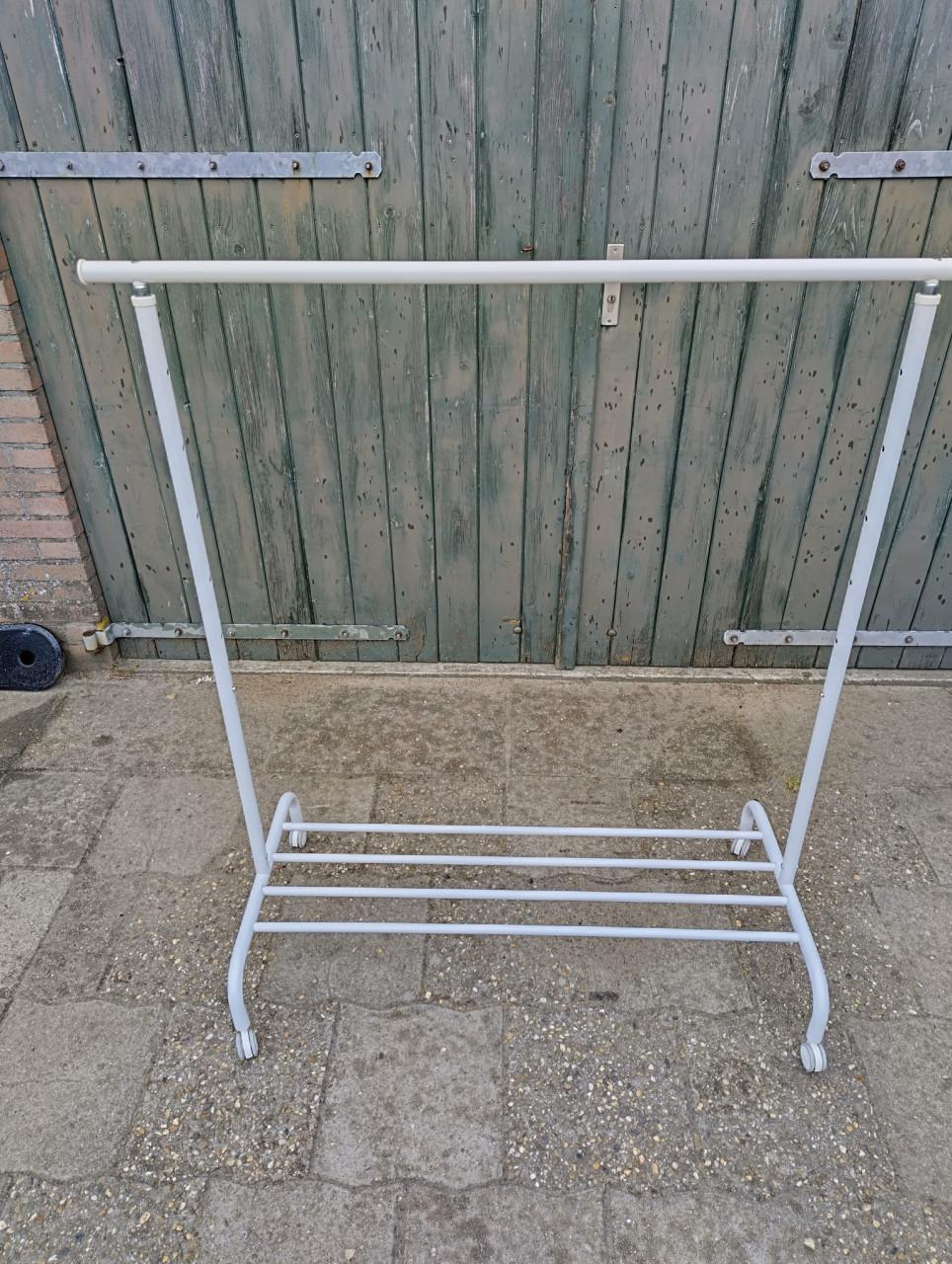 2 x Kledingrekken
