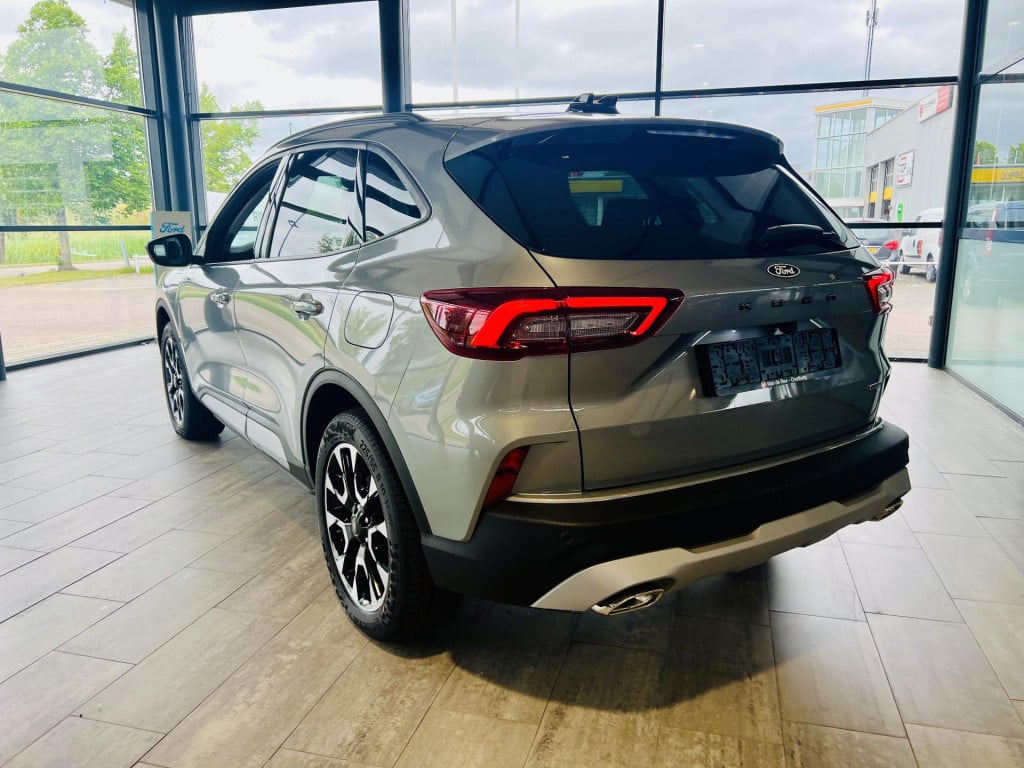 Ford Kuga 2.5 phev active slechts 322km!