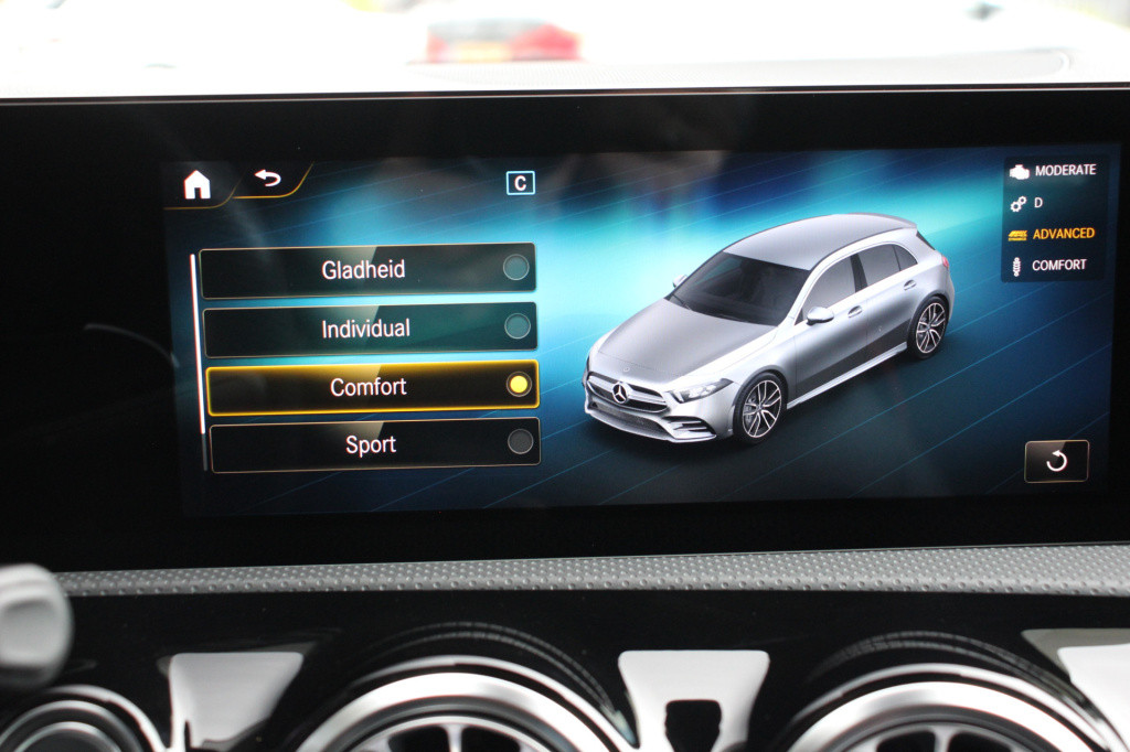 Mercedes-Benz A-Klasse amg 35 4matic premium plus | schaalstoelen | 360 cam