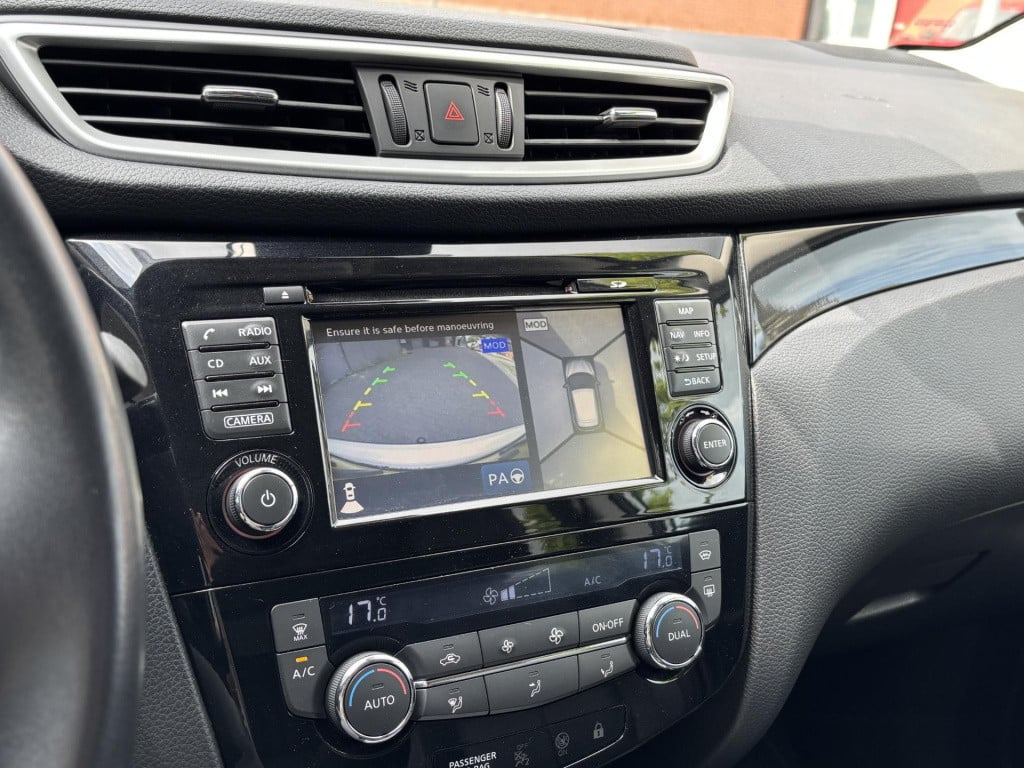 Nissan Qashqai 1.6 tekna | panoramadak | leder | stoelverwarming | navigati