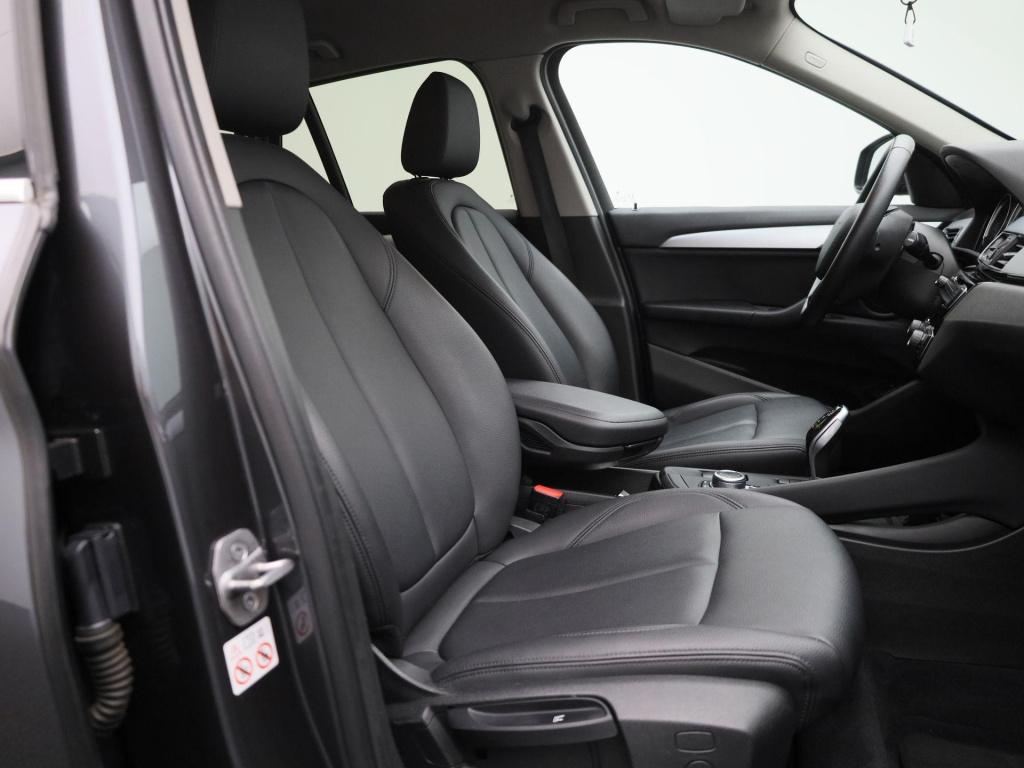 BMW X1 sdrive18i business edition plus | automaat | lmv | trekhaak | parkee