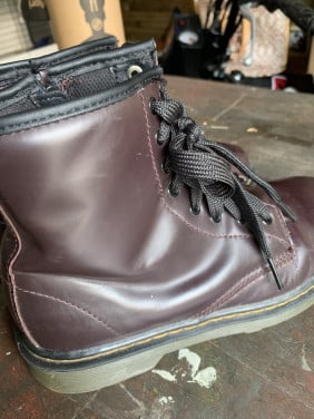 Te koop Dr Martens maat 36 prachtige kleur aubergine