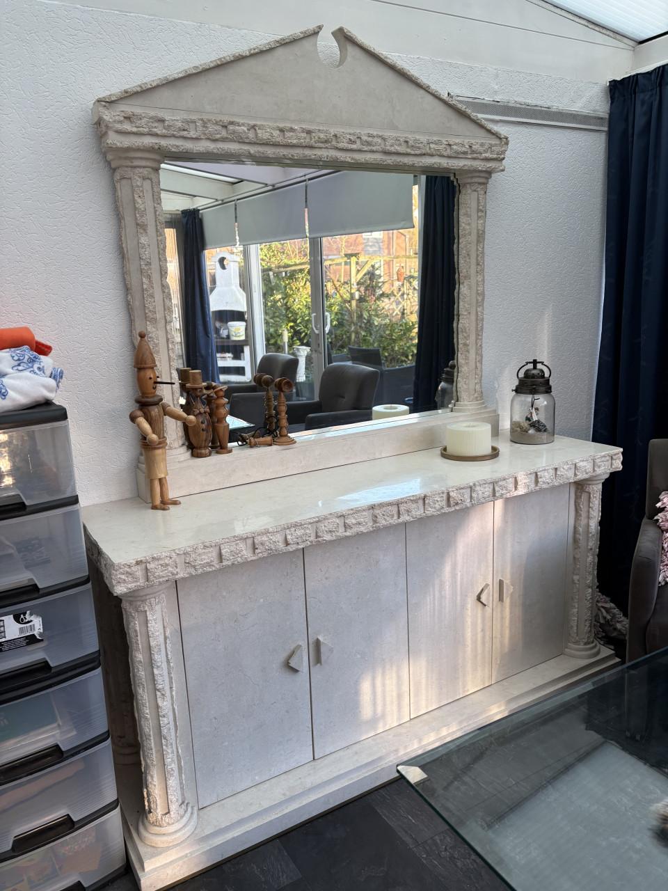 Eettafel, dressoir en bijzettafel