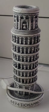 Scheve Toren van Pisa uit Itali -- LAMP