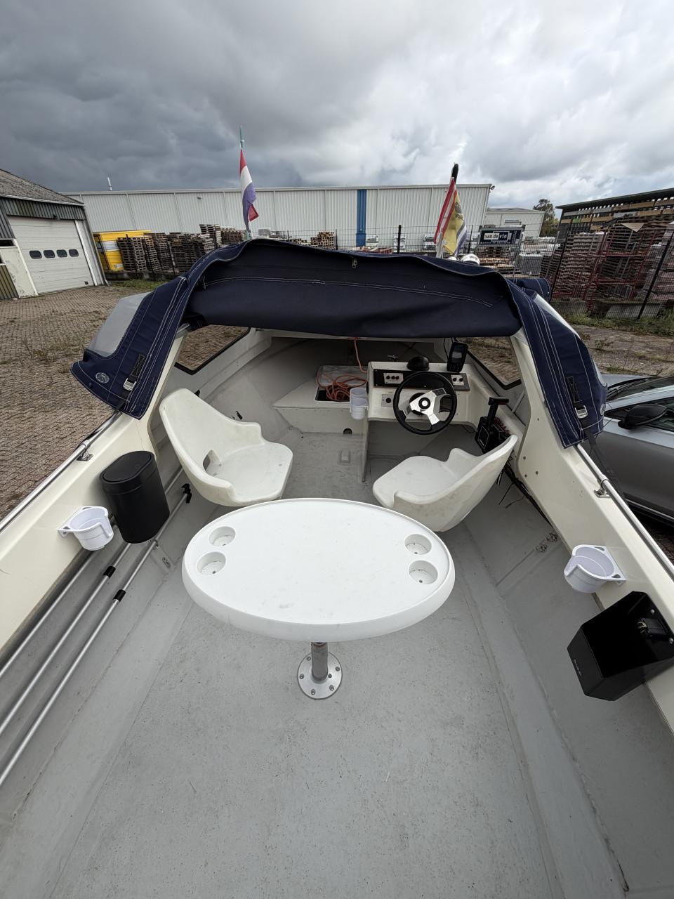 Te koop: Beekman 490 kajuitboot met Mercury 30 PK buitenboordmotor!