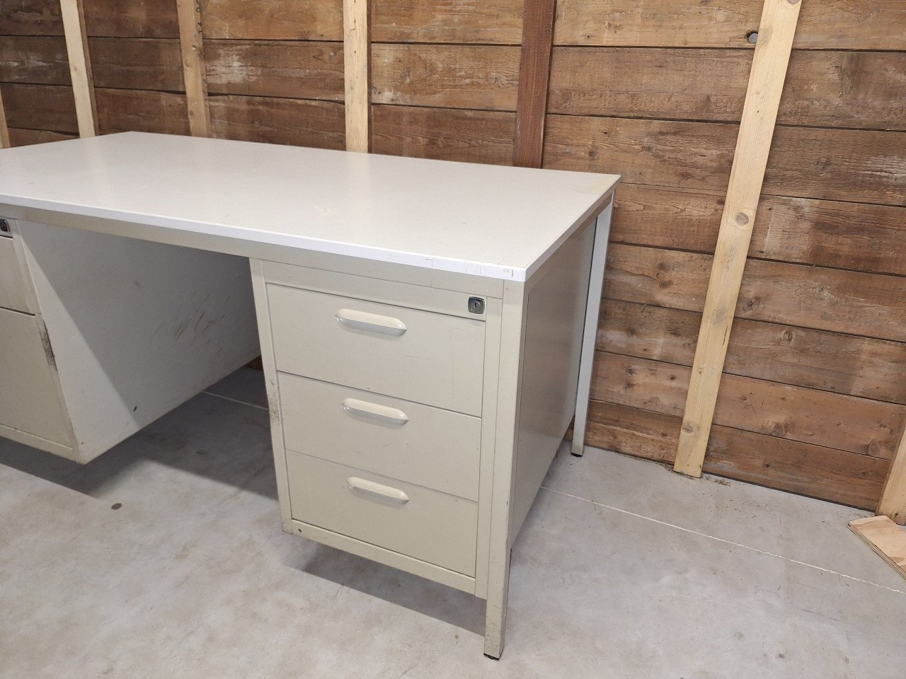 Degelijk Bureau – Ideaal als Werkbank of Hobbytafel!