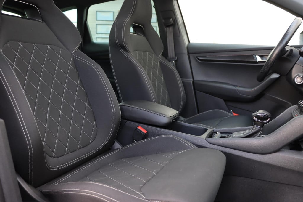 Skoda Karoq 1.5 tsi sportline business 150pk dsg7
