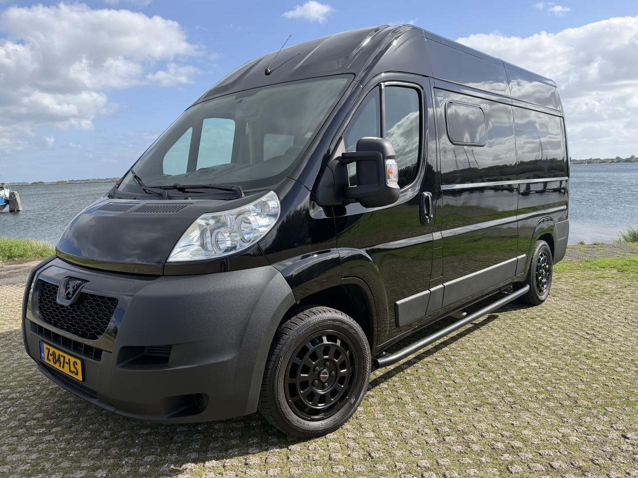 Peugeot boxer ofgrid camper
