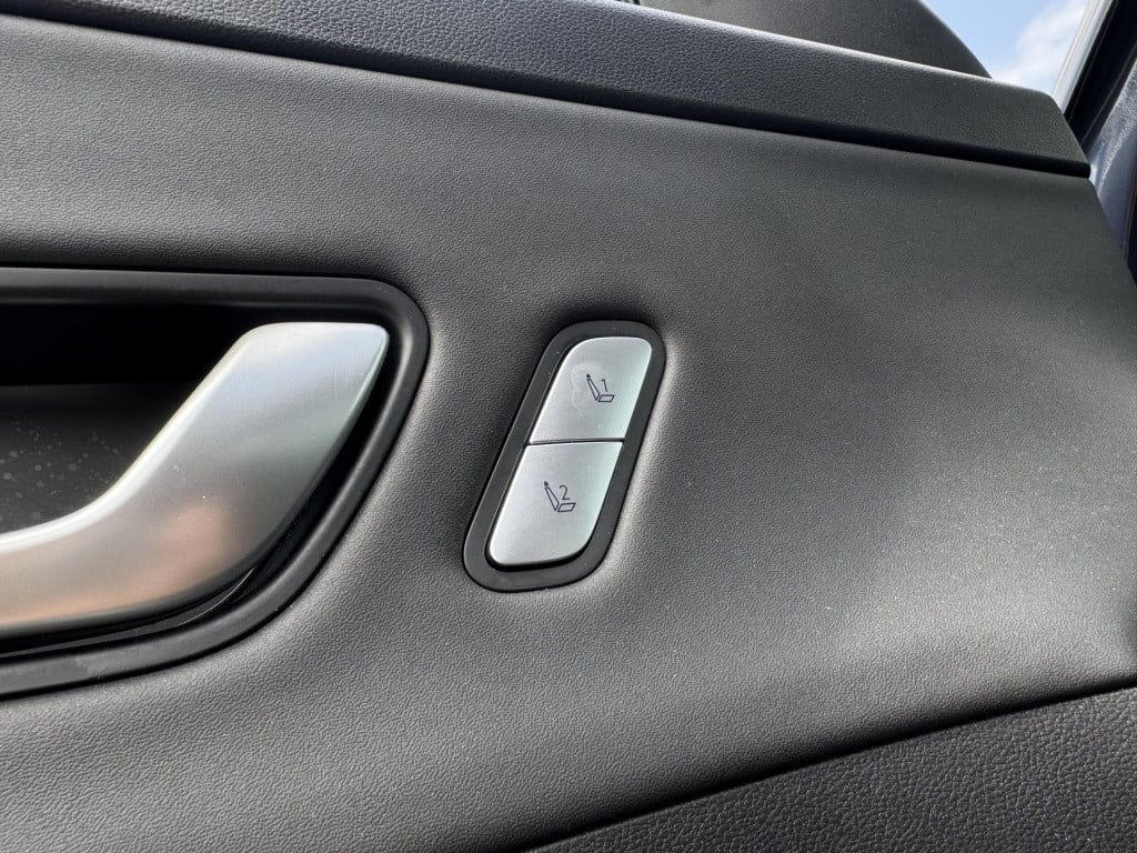 Hyundai Kona 1.6 gdi hev premium | two-tone lakkleur | stoelverwarming + -v