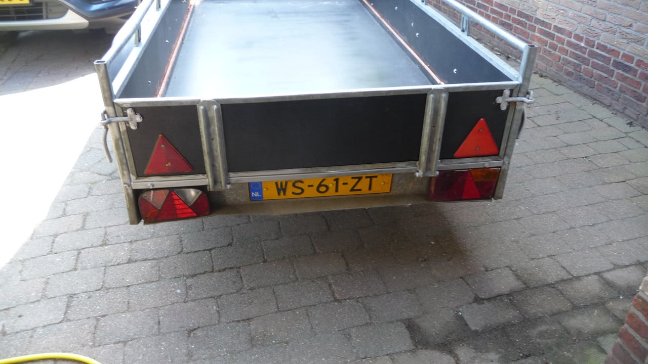 TE KOOP GEREMDE TANDEMASSER MERK SARIS met kenteken