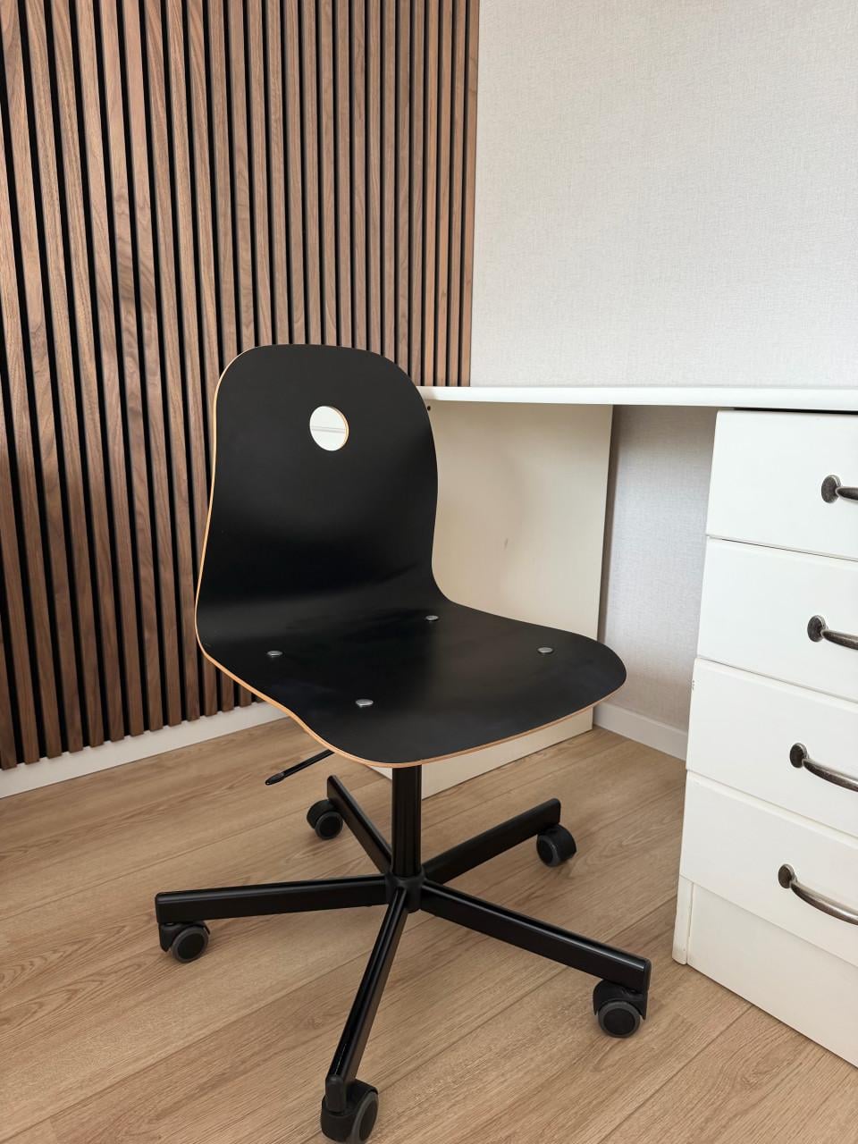 Bureau wit incl. bureaustoel