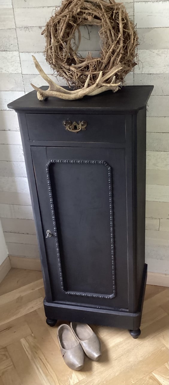 Stoere , landelijke kast