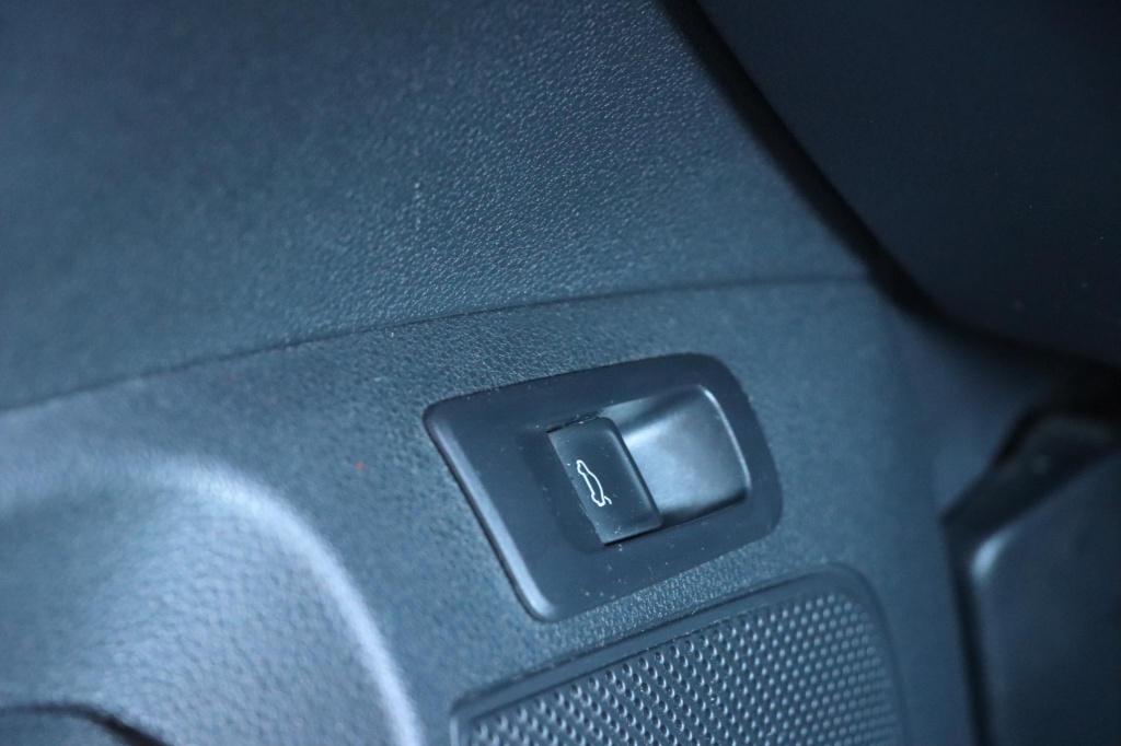 Skoda Karoq 1.5 tsi 150pk dsg7 sportline business | trekhaak | camera | car