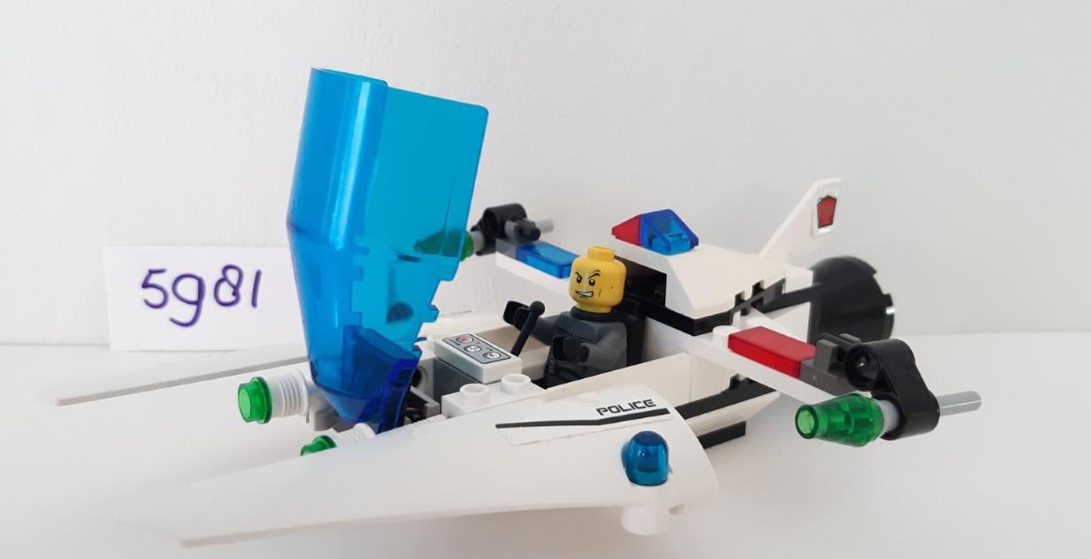 LEGO Space Police Raid VPR 5981: met Space Police Commendant en Rench alien