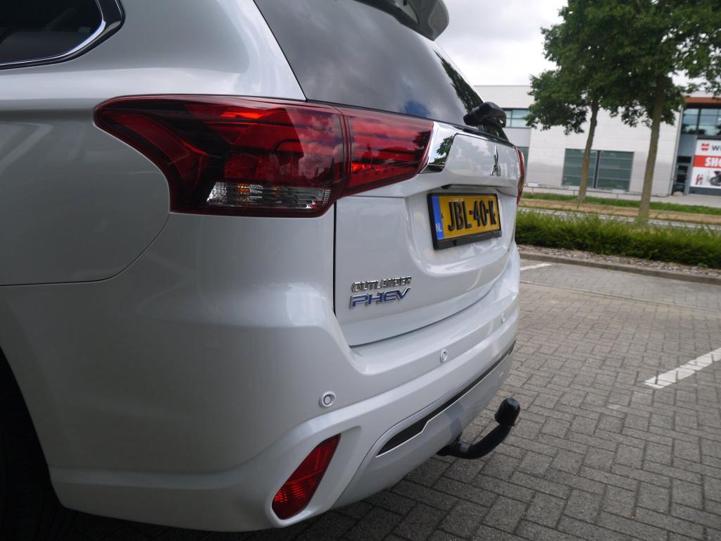 Mitsubishi Outlander 2.4 phev instyle|trekhaak|rijklaar