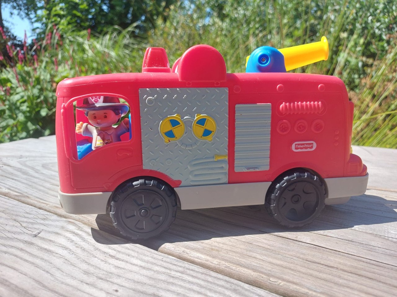 Mooie Fisher Price Little People Brandweerwagen met brandweerman