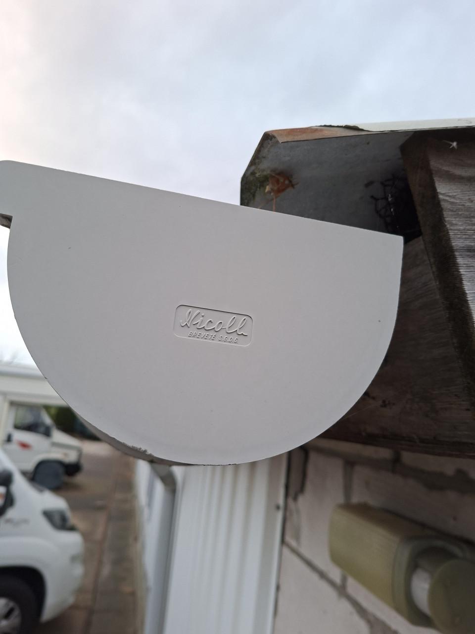 Gratis af te halen 50 meter goede kunststof goot