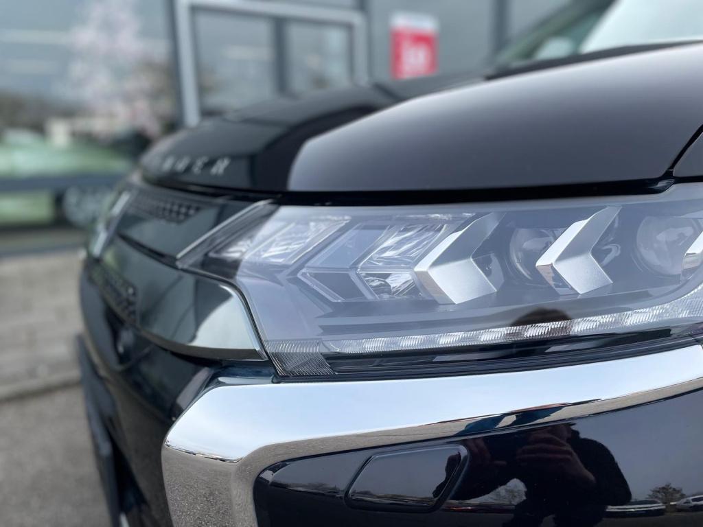 Mitsubishi Outlander 2.4 phev intense+