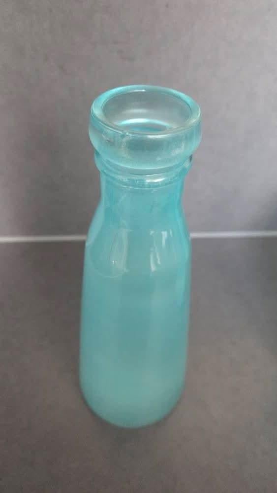 🥰 3 dezelfde aqua-blauwe puntgave vaasjes.