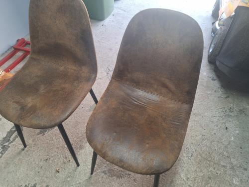 Te koop: 2 stoelen