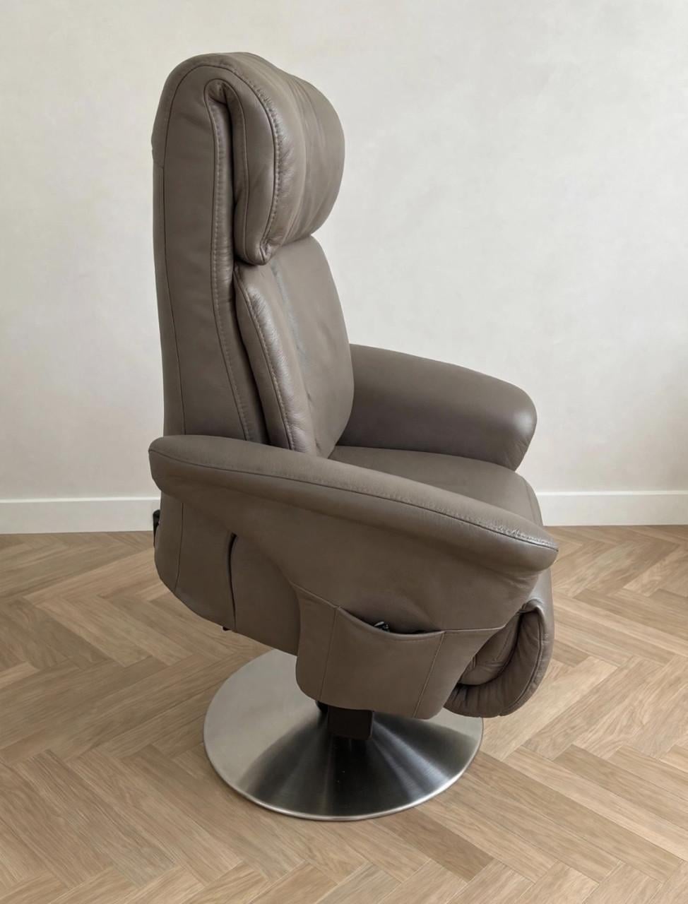 Meubelzorg sta op stoel en relax fauteuil, maat M