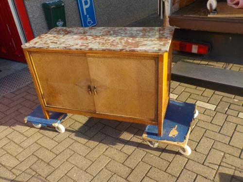 Jaren 30 'kast met marmeren blad in zeer goede staat