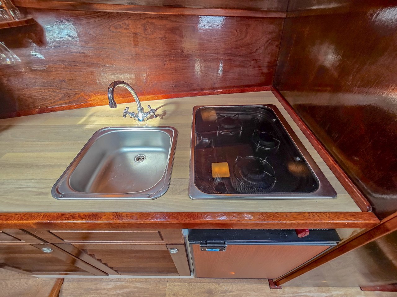 Motorzeilboot