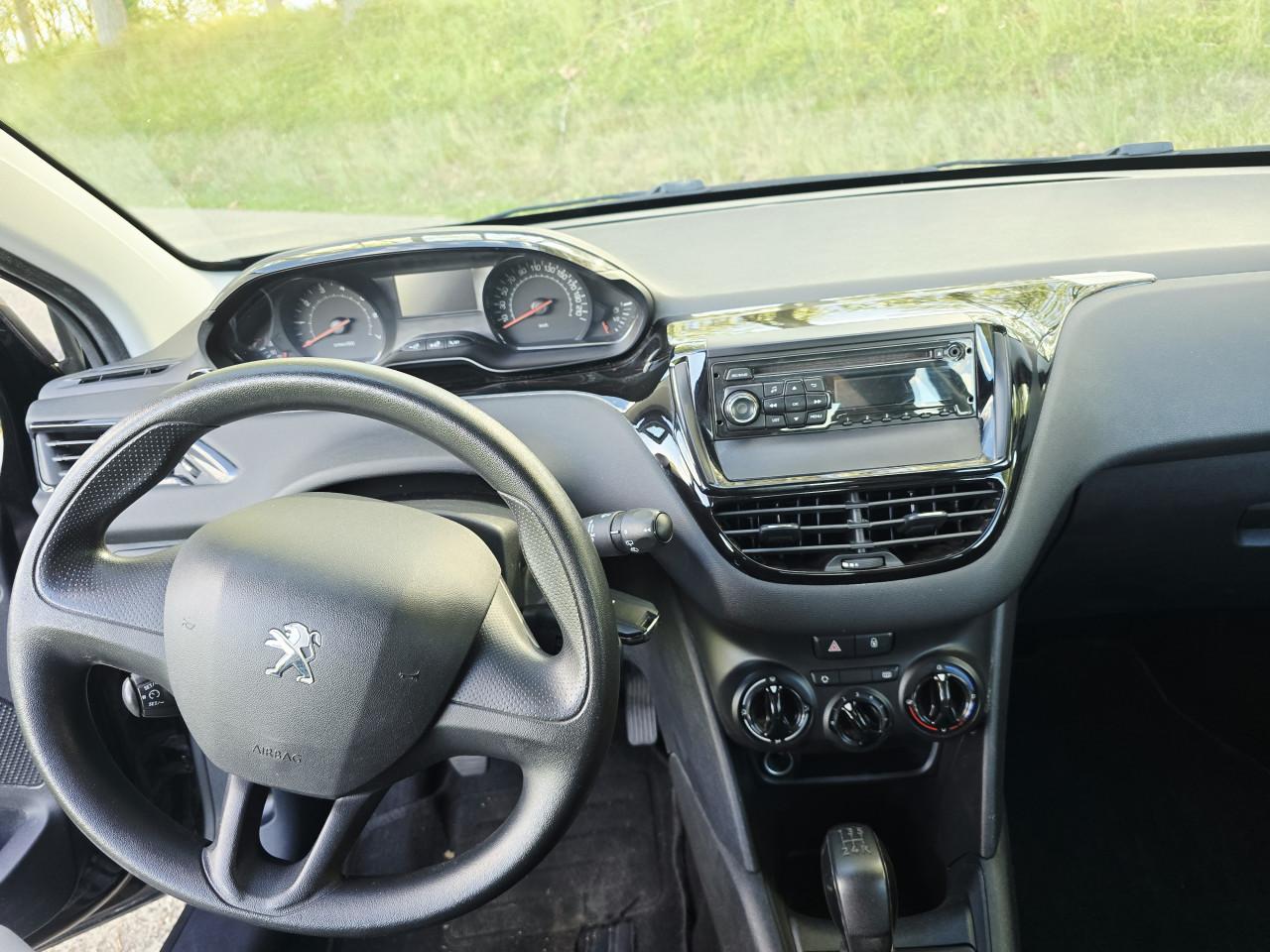 Peugeot 208 1.2 (10 maanden apk)