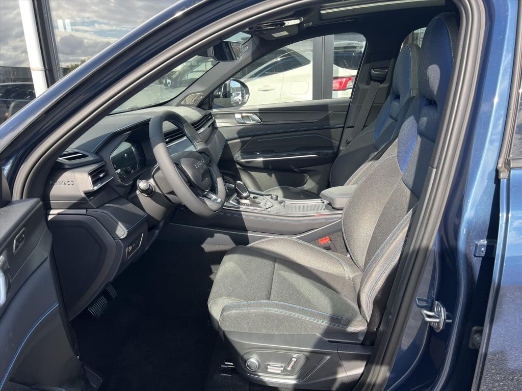 Lynk & Co 01 1.5 261pk plug in hybrid , panodak , stuurverwarming , adaptiv