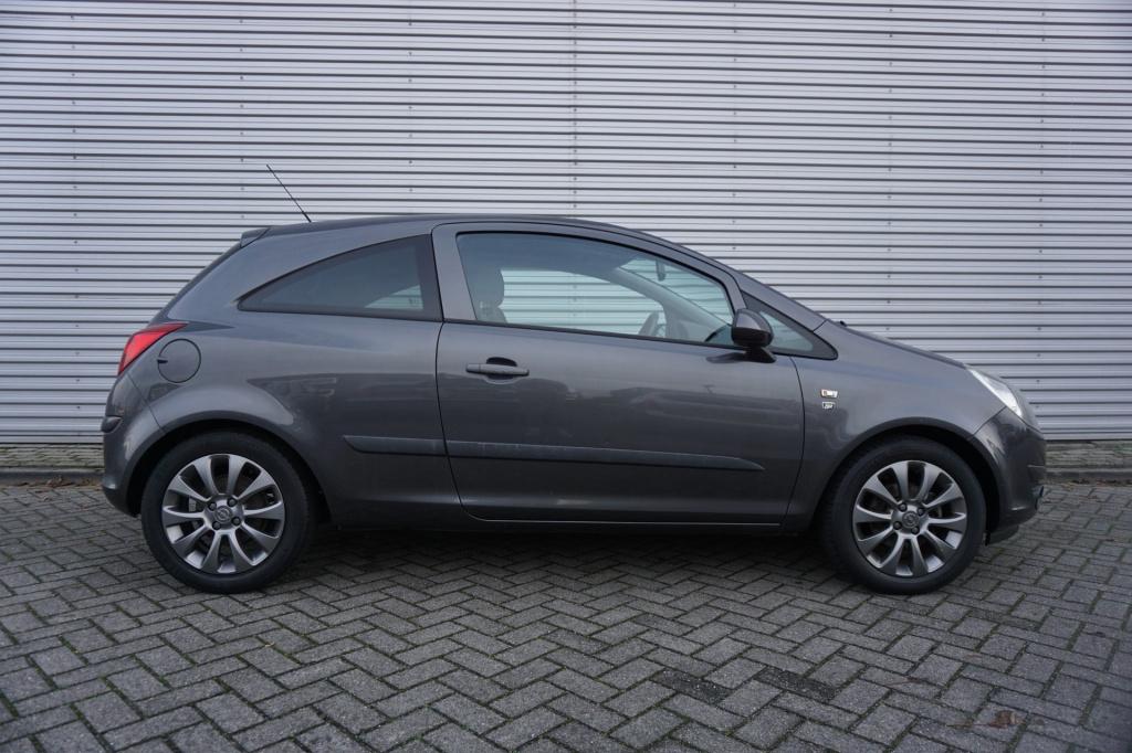 Opel Corsa 1.4-16v '111' edition airco / elektr. ramen / cruise / trekhaak 