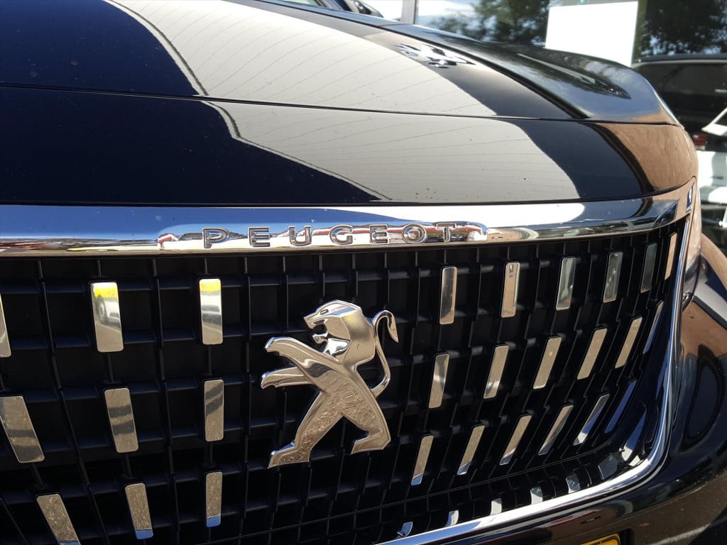 Peugeot 3008 1.2pt 130pk allure trekhaak | navi | apple carplay & android a