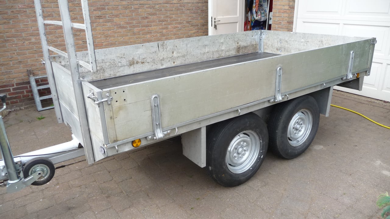 TE KOOP GEREMDE PLATEAUWAGEN merk EQUIPE met KENTEKEN