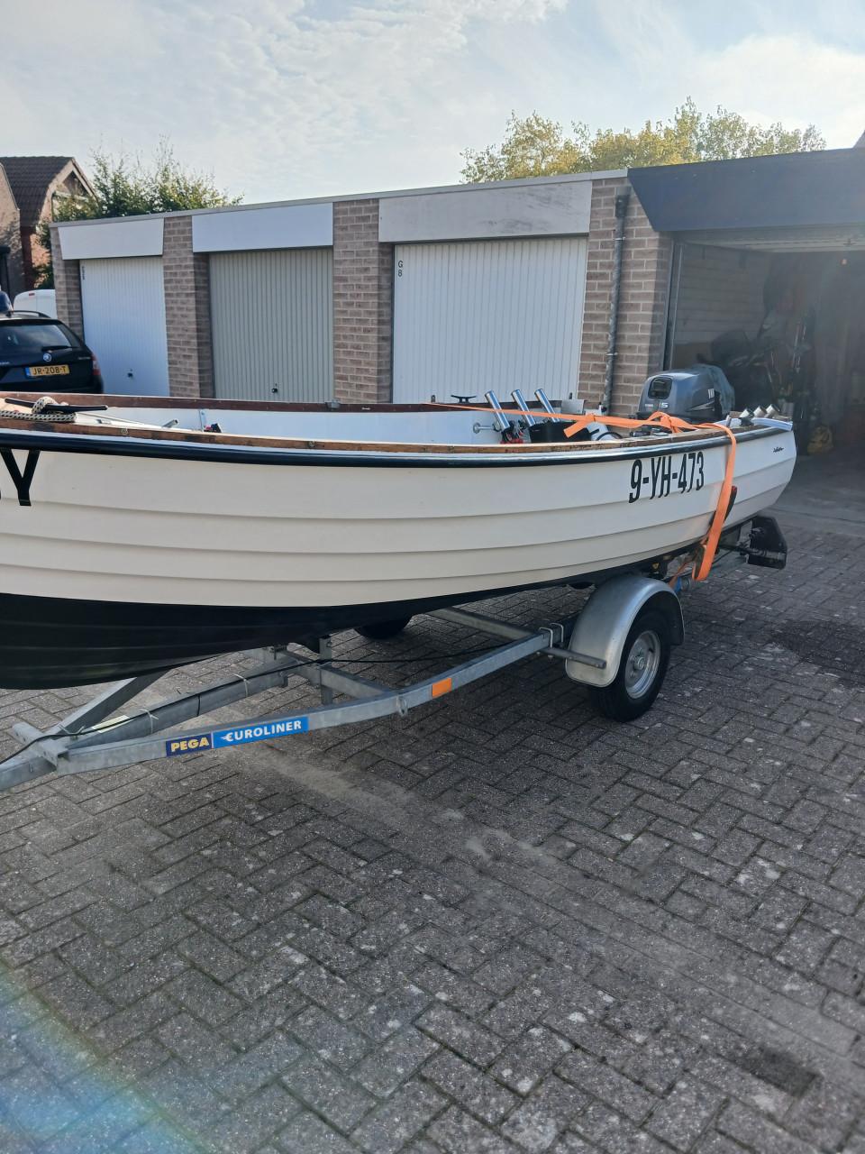 Boot With 480 met yamaha 15pk 4 takt en trailer