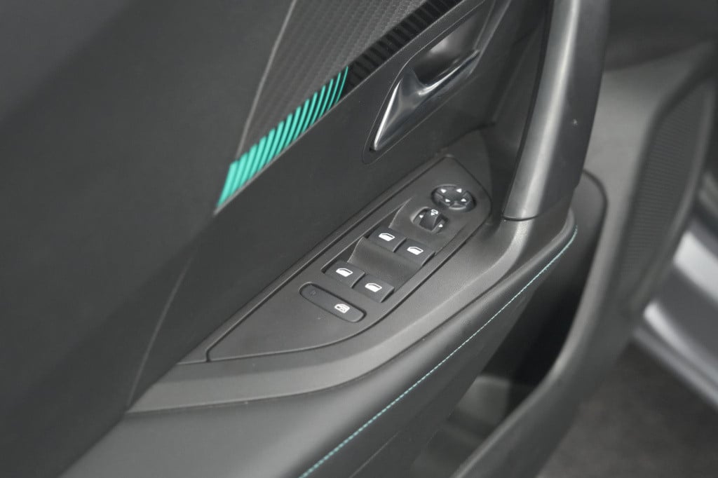 Peugeot E-2008 ev gt 50 kwh | 3 fase laadfunctie | camera | navigatie | par