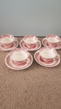 5 kop en schotels Boerenhoeve rood.